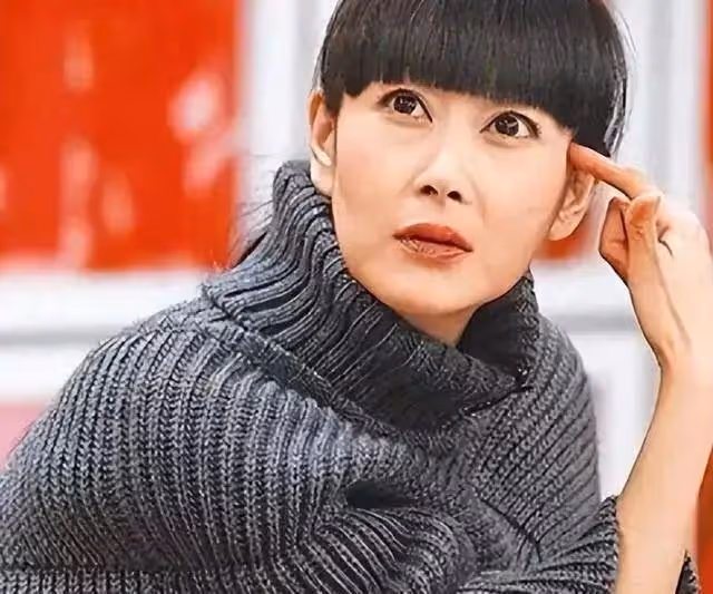 她17歲出道紅極一時,婚後卻遭閨蜜插足,43歲在家中燒炭自殺