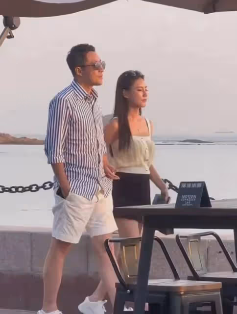 汪小菲馬筱梅海邊秀恩愛，未修生圖意外曝光！馬筱梅大餅臉太幻滅
