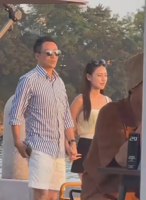 汪小菲馬筱梅海邊秀恩愛，未修生圖意外曝光！馬筱梅大餅臉太幻滅