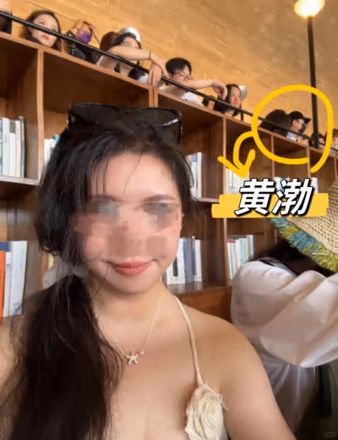 黃渤一家4口阿那亞被偶遇，夫妻倆無交流，大女兒正面酷似媽媽！