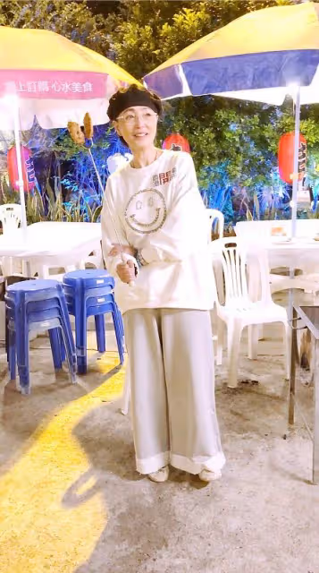 「石榴姐」苑瓊丹都快60了，但一身穿搭卻不顯老，說40歲也有人信