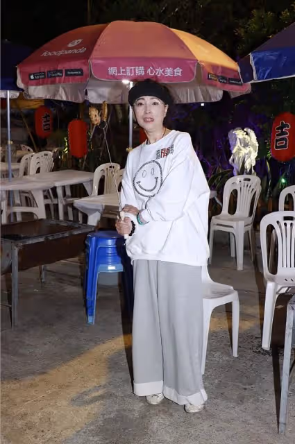 「石榴姐」苑瓊丹都快60了，但一身穿搭卻不顯老，說40歲也有人信