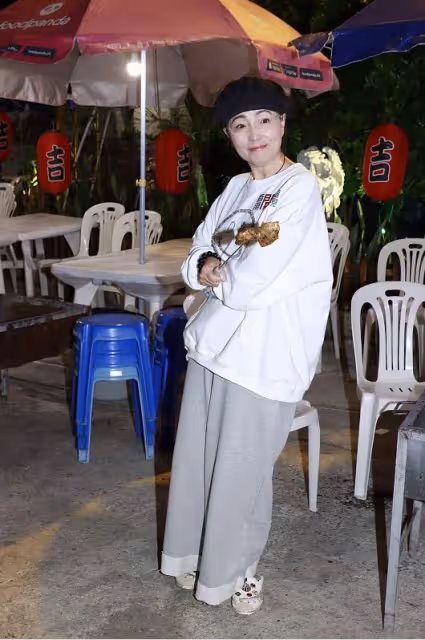 「石榴姐」苑瓊丹都快60了，但一身穿搭卻不顯老，說40歲也有人信