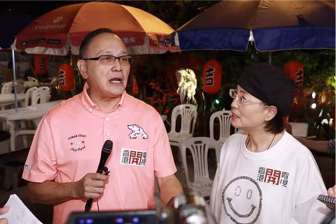 「石榴姐」苑瓊丹都快60了，但一身穿搭卻不顯老，說40歲也有人信