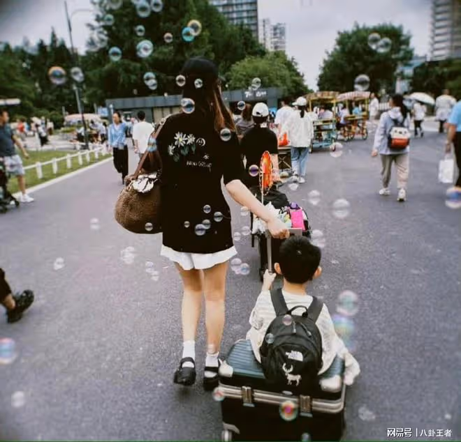 有望復婚?趙麗穎帶兒子露營!5歲想想曝近照,不像馮紹峰太意外