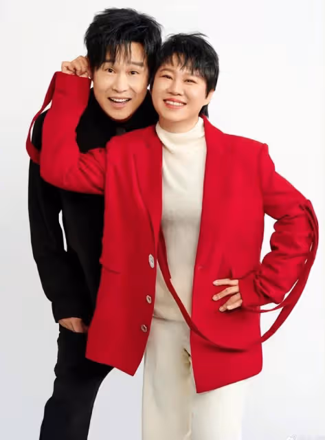 小瀋陽慶祝結婚20周年,與沈春陽互喊大哥小弟,老夫老妻超甜蜜
