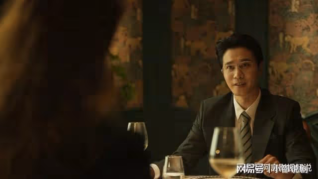 玫瑰:何西兩年學成歸來,化身中國機長求娶黃亦玫,黃振華看呆