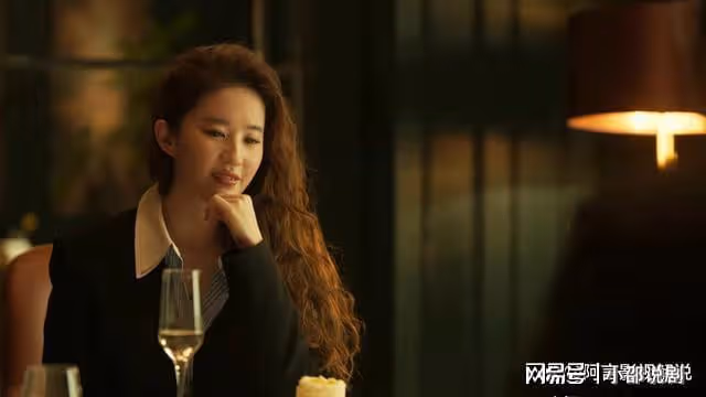 玫瑰:何西兩年學成歸來,化身中國機長求娶黃亦玫,黃振華看呆