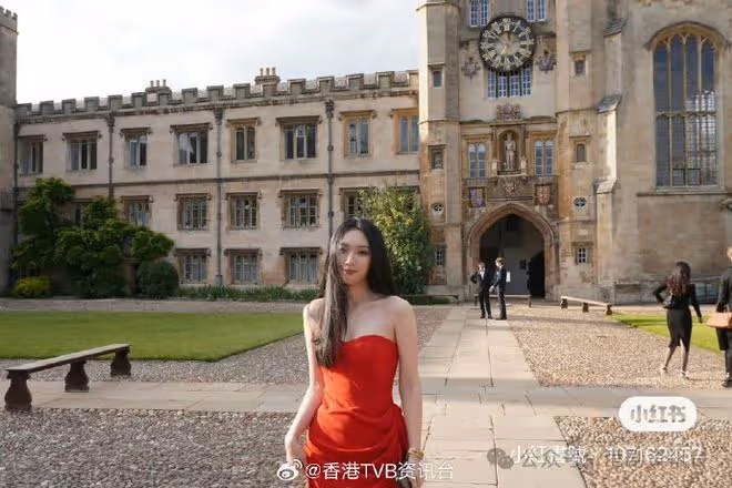 2021年最上鏡小姐高調宣布戀情!陪男友參加劍橋晚會外貌大升級