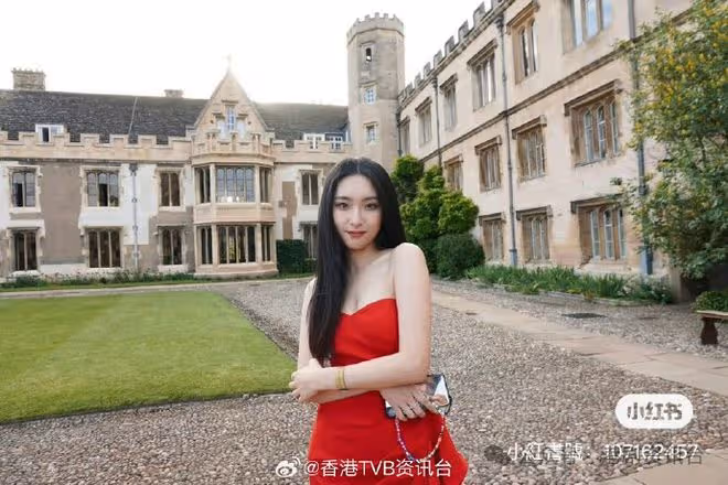 2021年最上鏡小姐高調宣布戀情!陪男友參加劍橋晚會外貌大升級