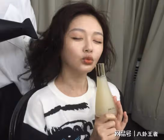 大S玩得花!看到陳建州徹底瘋狂,雙腿盤在他腰上,掛上面不下來