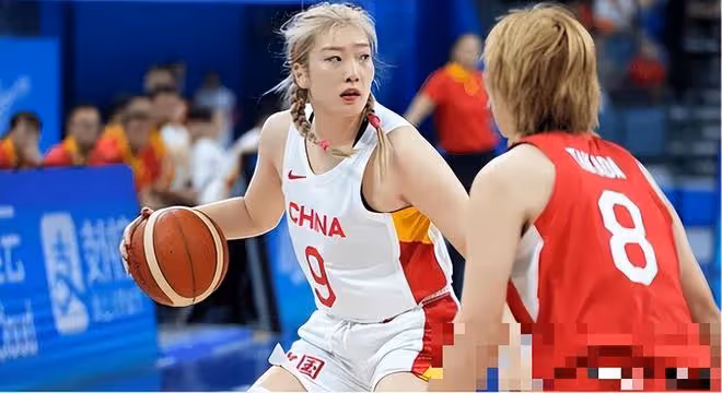 190CM女籃第一美女曬美照，顏值高身材傲人，網友：比李夢還漂亮