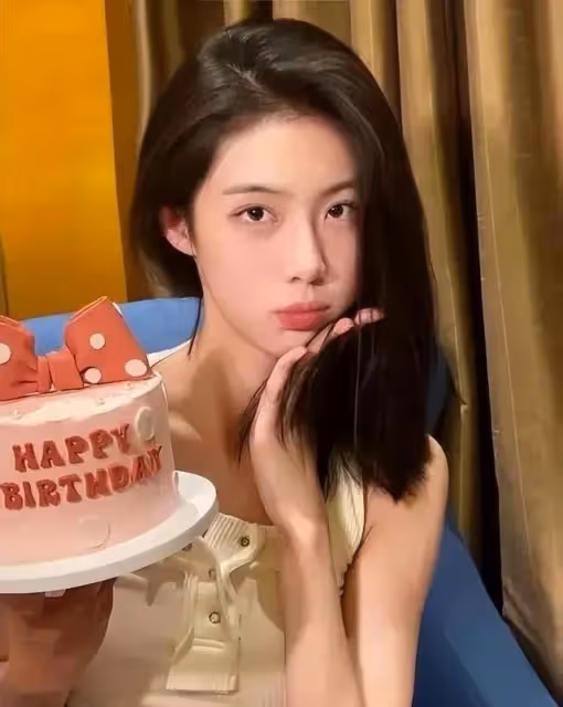 190CM女籃第一美女曬美照，顏值高身材傲人，網友：比李夢還漂亮