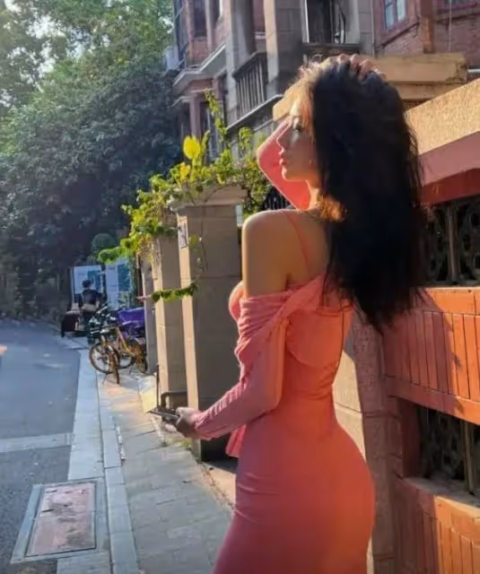190CM女籃第一美女曬美照，顏值高身材傲人，網友：比李夢還漂亮