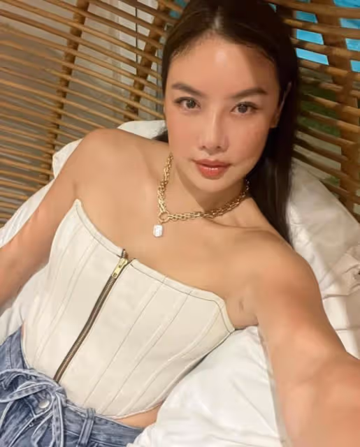 42歲樂基兒人魚造型,腹部不平腋下有肉,真實的美感又甜又野