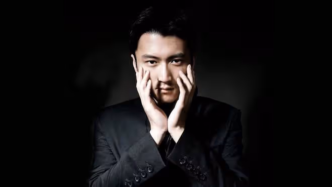 謝霆鋒路演拒比心,堅守搖滾初心,個性魅力引關注
