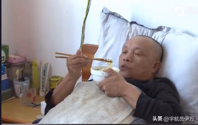 湖北女子攜癱瘓丈夫改嫁,10年間與兩任丈夫同吃同住,後來怎樣?