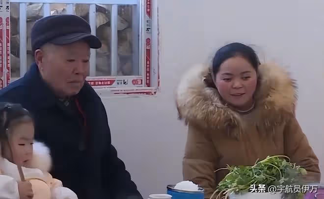 貴州女教師喪夫後帶公婆改嫁,生下孩子跟前夫姓,現任丈夫後悔嗎