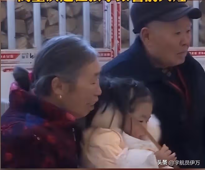 貴州女教師喪夫後帶公婆改嫁,生下孩子跟前夫姓,現任丈夫後悔嗎