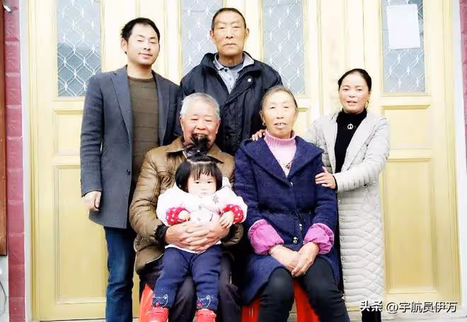 貴州女教師喪夫後帶公婆改嫁，生下孩子跟前夫姓，現任丈夫後悔嗎