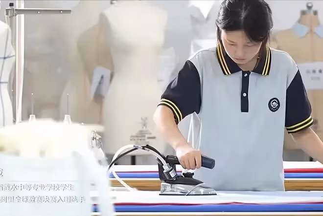 姜萍如何面對質疑?744分獲清華校長親迎的龐眾望,早已給出答案
