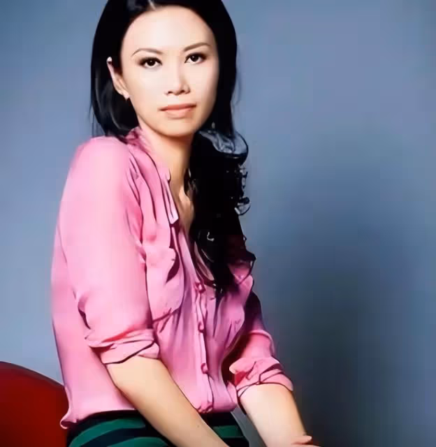 首富原配離場,鄧文迪也要甘拜下風,這個女人到底有何魅力?