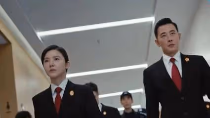 《執行法官》:羅晉領航,老戲骨飈戲,法治劇新高峰?