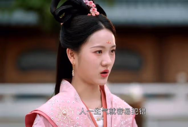 《度華年》直到蘇容卿選擇太子,李蓉還不知,最危險的敵人在身邊