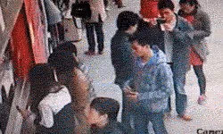回顧上海一盜賊入獄後不吃米飯,引起獄警懷疑,調查後改判死刑