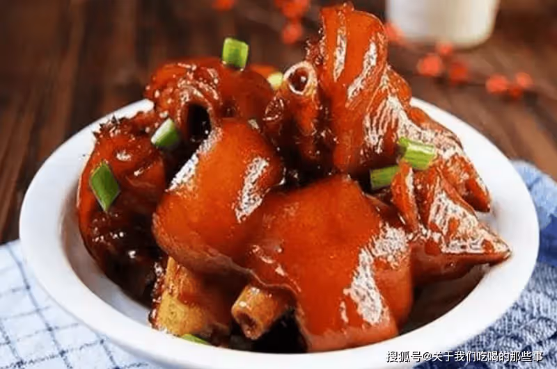 燉豬蹄,牢記「4個竅門」,豬蹄軟爛又香嫩,不油膩沒腥味