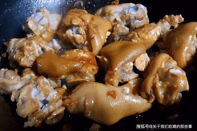 燉豬蹄,牢記「4個竅門」,豬蹄軟爛又香嫩,不油膩沒腥味