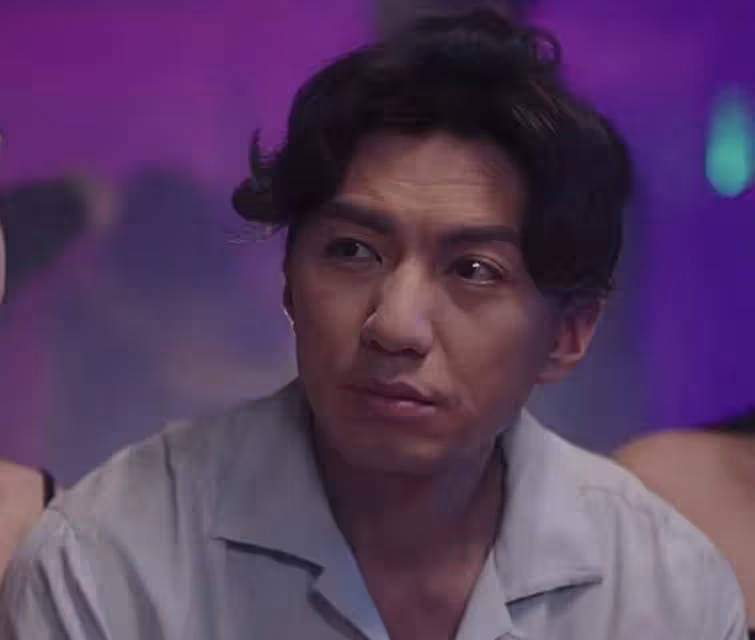 TVB男星袁偉豪新劇現肥肚腩，半夜回擊網友負評，顏值斷崖式下滑