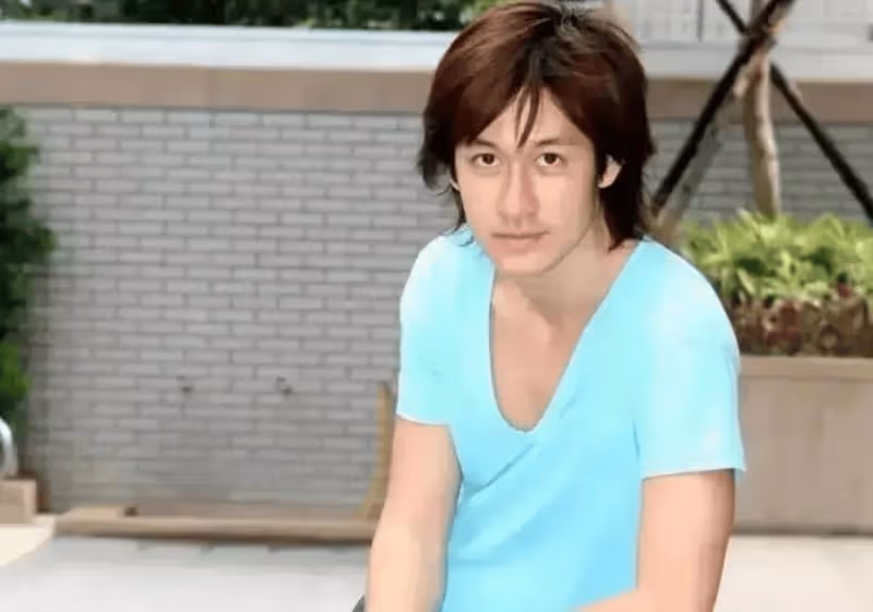 太卑微!46歲男星下跪求工作,精神狀態差,曝母親3周前去世原因