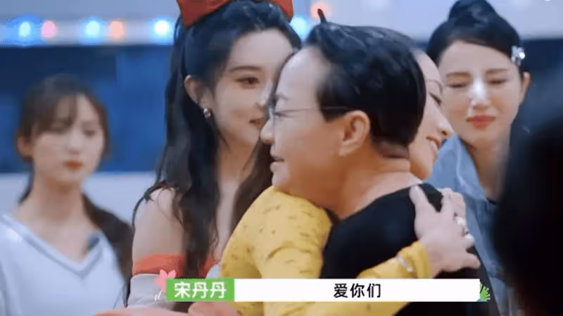 宋丹丹退休生活曝光,專心致志學習英語