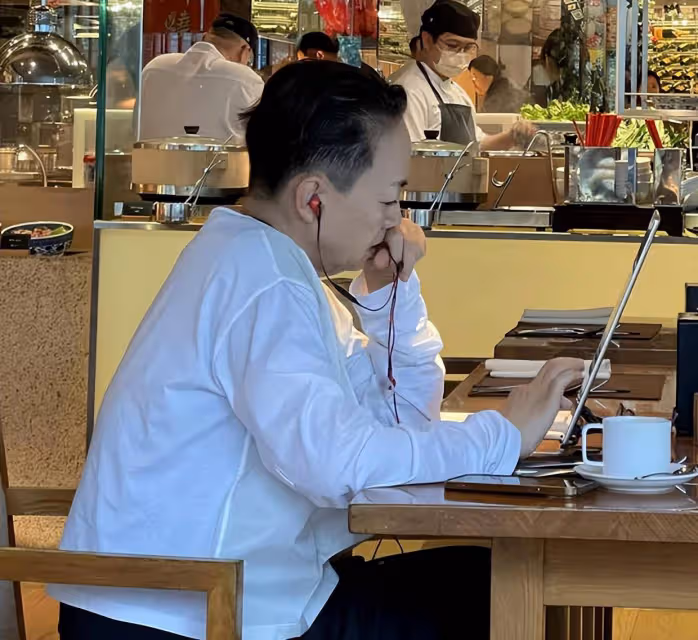 宋丹丹退休生活曝光,專心致志學習英語