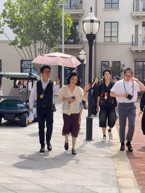 高雲翔被曝再婚生女後首露面,發福發腮變化大,疑帶二胎旅遊!