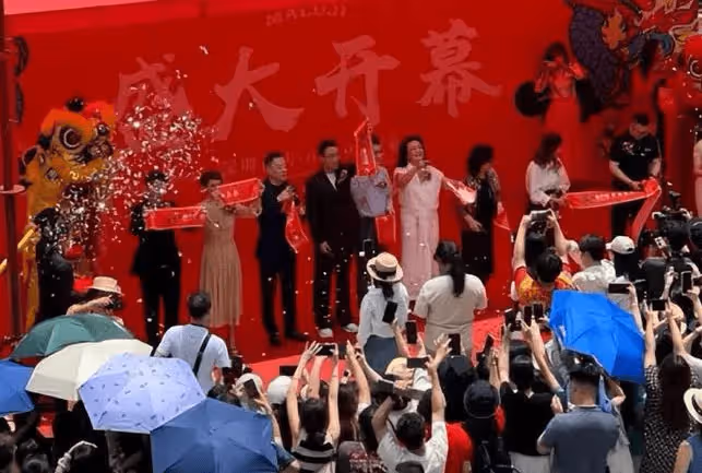 網紅中S疑曝出大瓜!知情人透露:背後有團隊,下一步要進軍娛樂圈