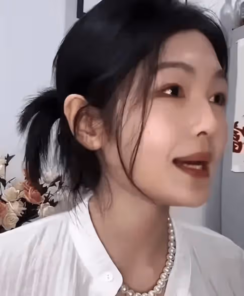 網紅中S疑曝出大瓜!知情人透露:背後有團隊,下一步要進軍娛樂圈