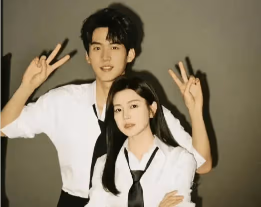 陳妍希被曝「離婚風波」後首次現身,與相差19歲周柯宇合作,兩人體型差絕了