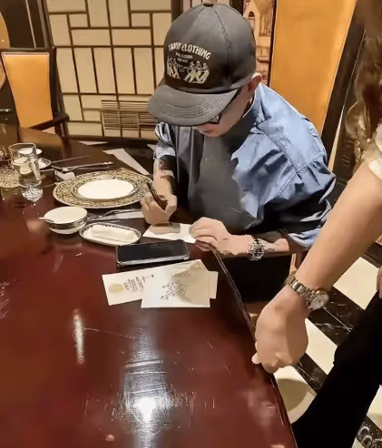 不忘前夫!馬筱梅有多幸福,具俊曄就有多悲傷!大S疑拿著汪小菲鞭策具俊曄