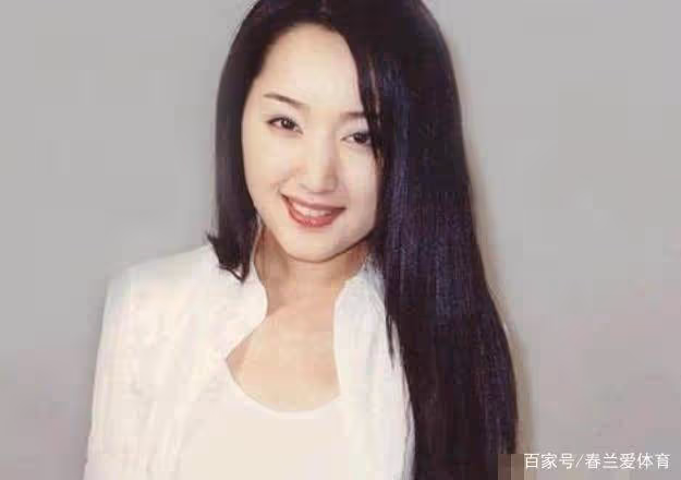 49歲楊鈺瑩為何至今沒人敢娶？看了她的這些「照片」，換我也不敢