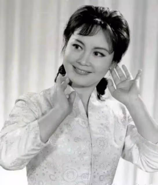 李谷一女兒近照曝光，曾登上23年春晚，竟是熟悉的女歌唱家！