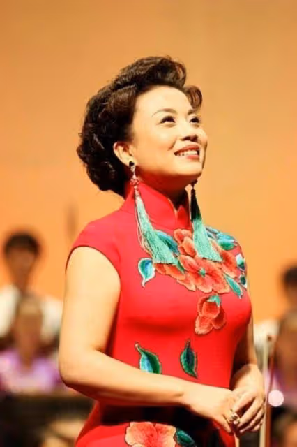 李谷一女兒近照曝光，曾登上23年春晚，竟是熟悉的女歌唱家！