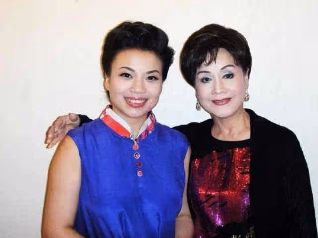 李谷一女兒近照曝光，曾登上23年春晚，竟是熟悉的女歌唱家！