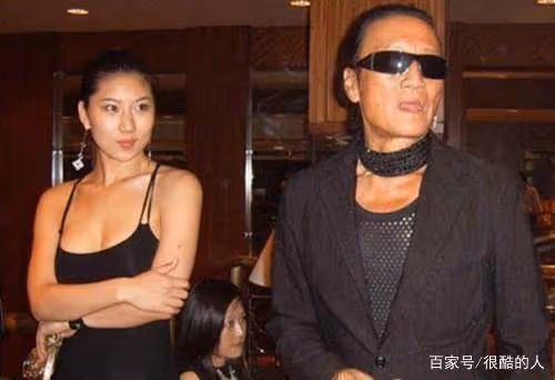 她比謝賢小49歲，卻服侍了他12年，用青春和一切換來2000萬的回報