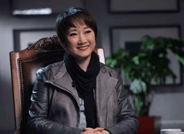 央視節目的常駐導師，與王剛結婚5年後離婚，今60歲仍單身