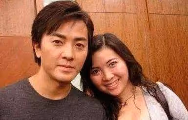 她17歲出道拍性感片，40歲嫁給「古惑仔」，如今46歲仍似美少女！