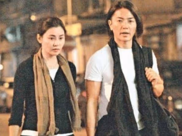 她17歲出道拍性感片，40歲嫁給「古惑仔」，如今46歲仍似美少女！