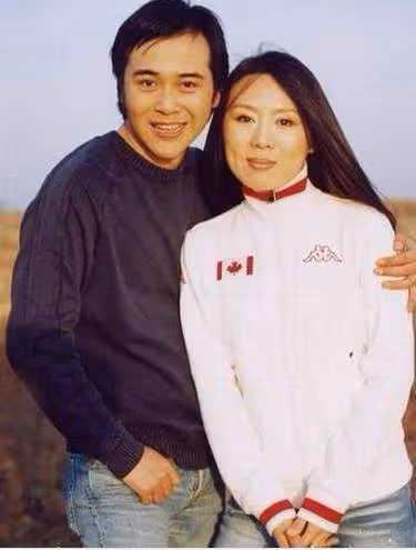 她42歲嫁小15歲鮮肉,多次憑實力上春晚,57歲還像個可愛少女