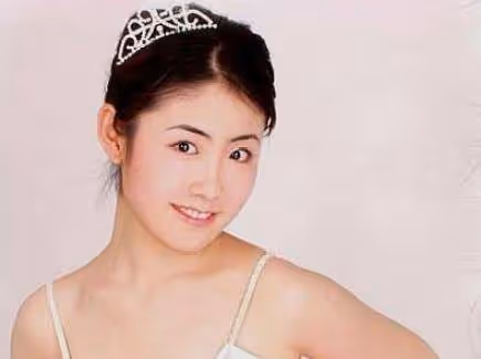 她被趙本山捧紅,拒絕潛規則被雪藏,如今回到農村成教師